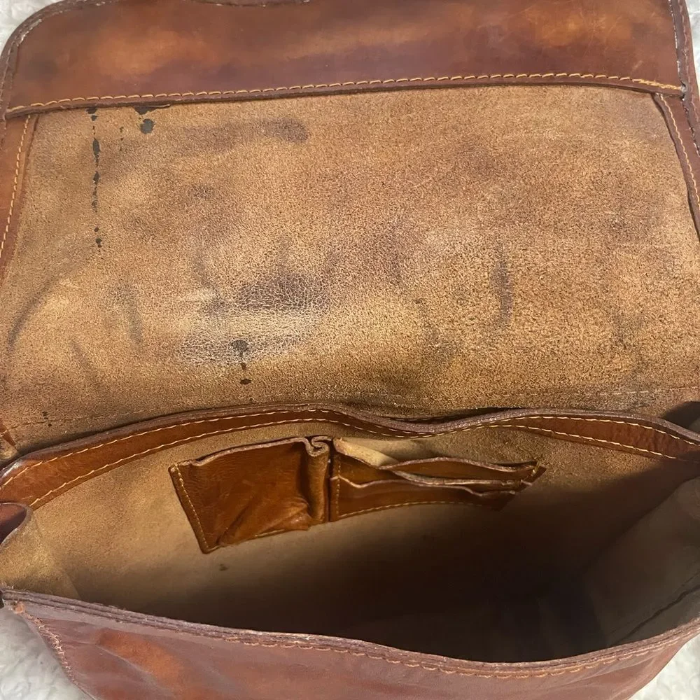 Vera pelle made in Italy leather faded brown messenger Bag with rustic hardware